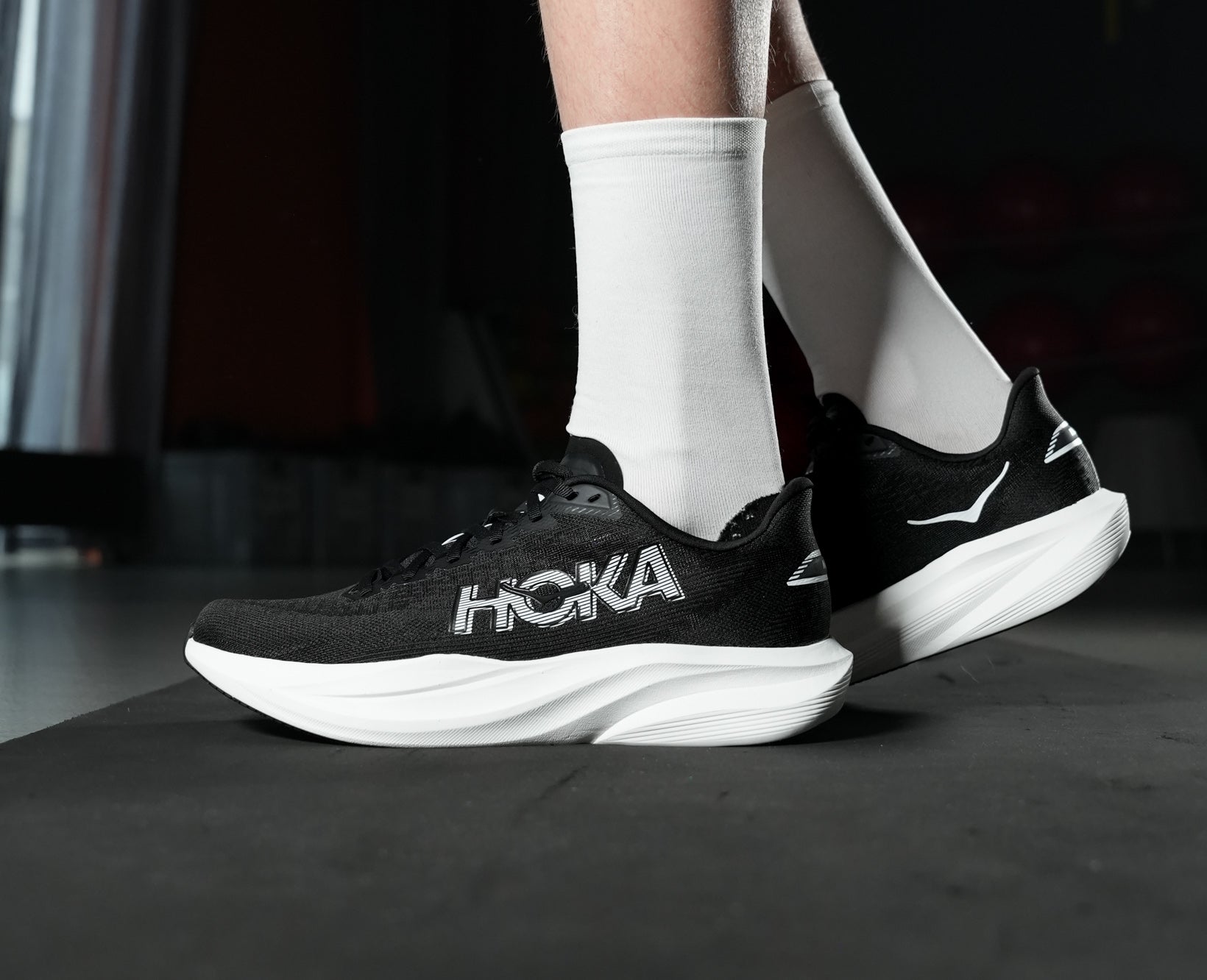Hoka M MACH 7 Black / White