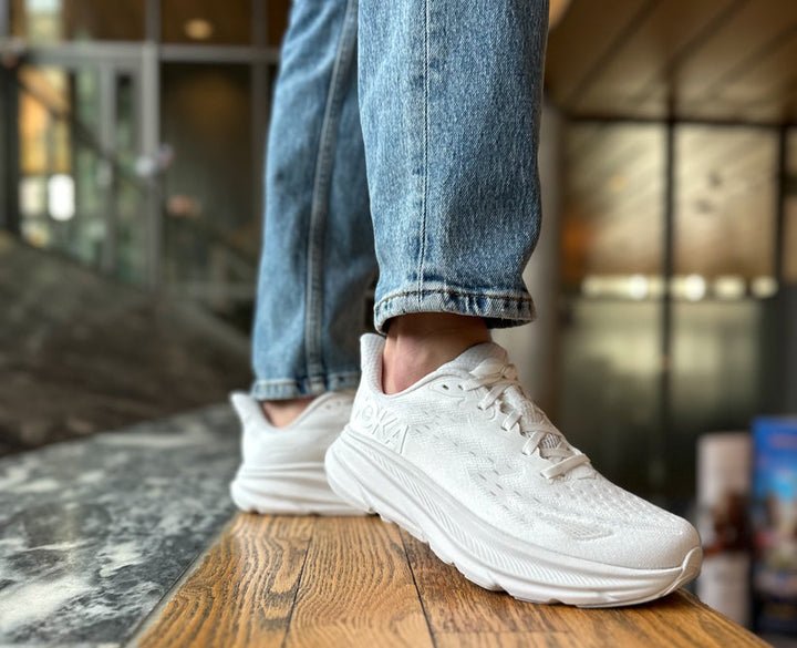 Hoka W CLIFTON 9 WIDE Vit / Vit