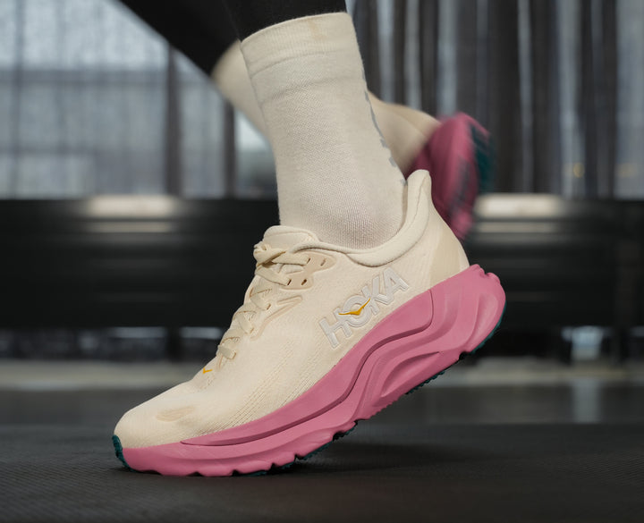 Hoka W ARAHI 8 WIDE Alabaster / Lingonberry