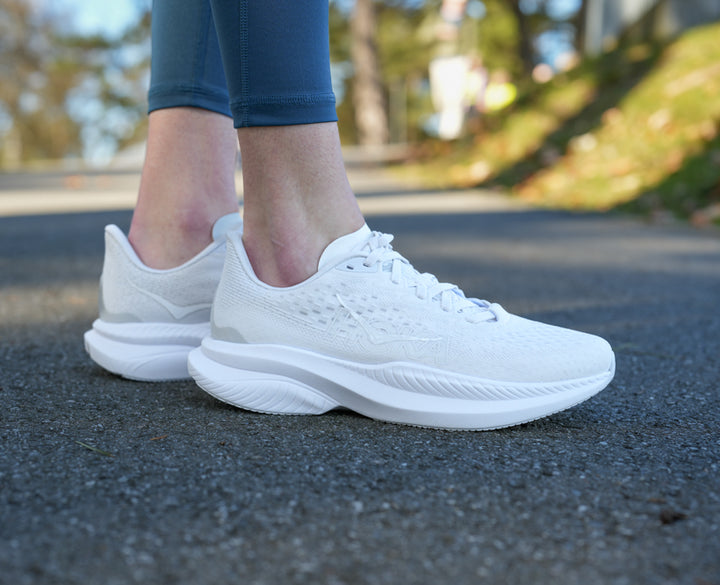 Hoka W MACH 6 Vit / Vit