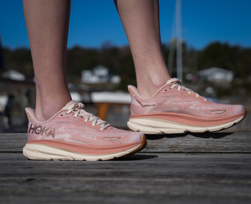 Hoka W CLIFTON 9 Sandsten / Kräm