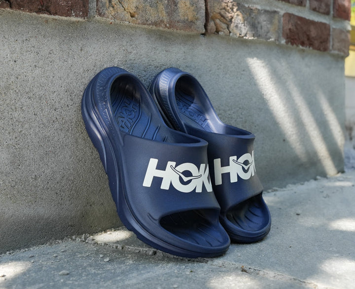 Hoka U ORA ATHLETIC SLIDE Varsity Marinblå / Vit