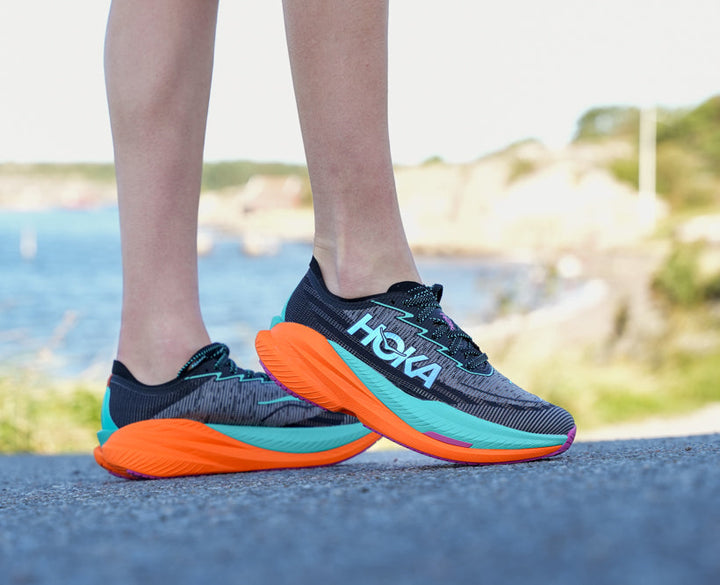 Hoka W MACH X 2 WIDE Svart / Elektrisk Aqua