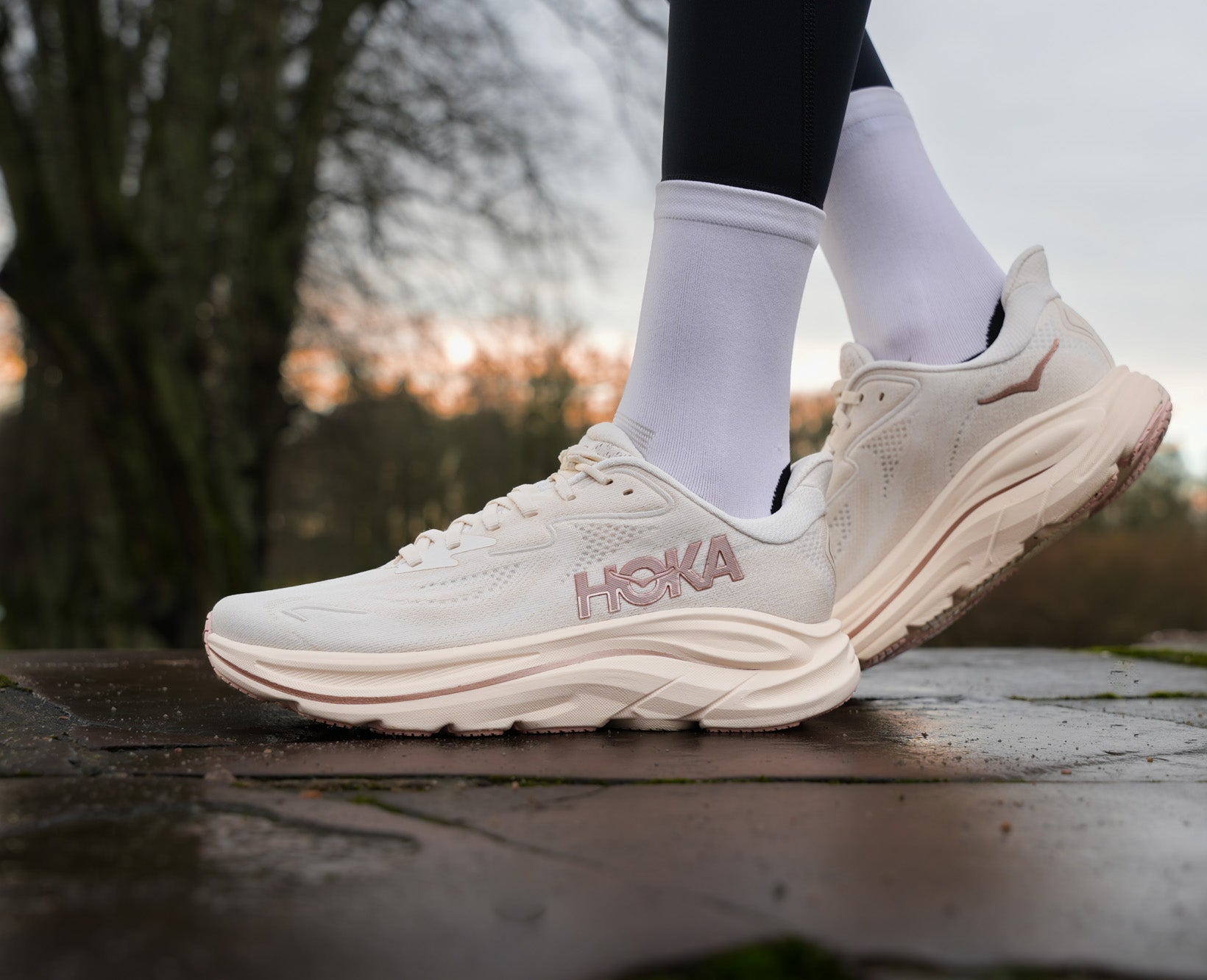 Hoka W CLIFTON 10 Alabaster / Rose Gold – Framsport