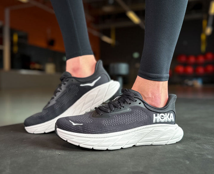 Hoka W ARAHI 7 WIDE Svart / Vit