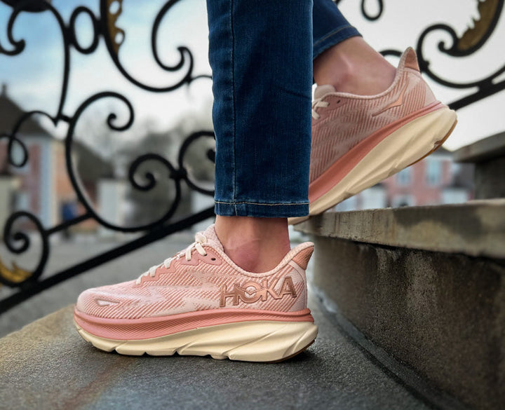 Hoka W CLIFTON 9 Sandsten / Kräm