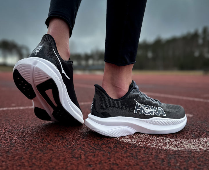Hoka W MACH 6 WIDE Svart / Vit